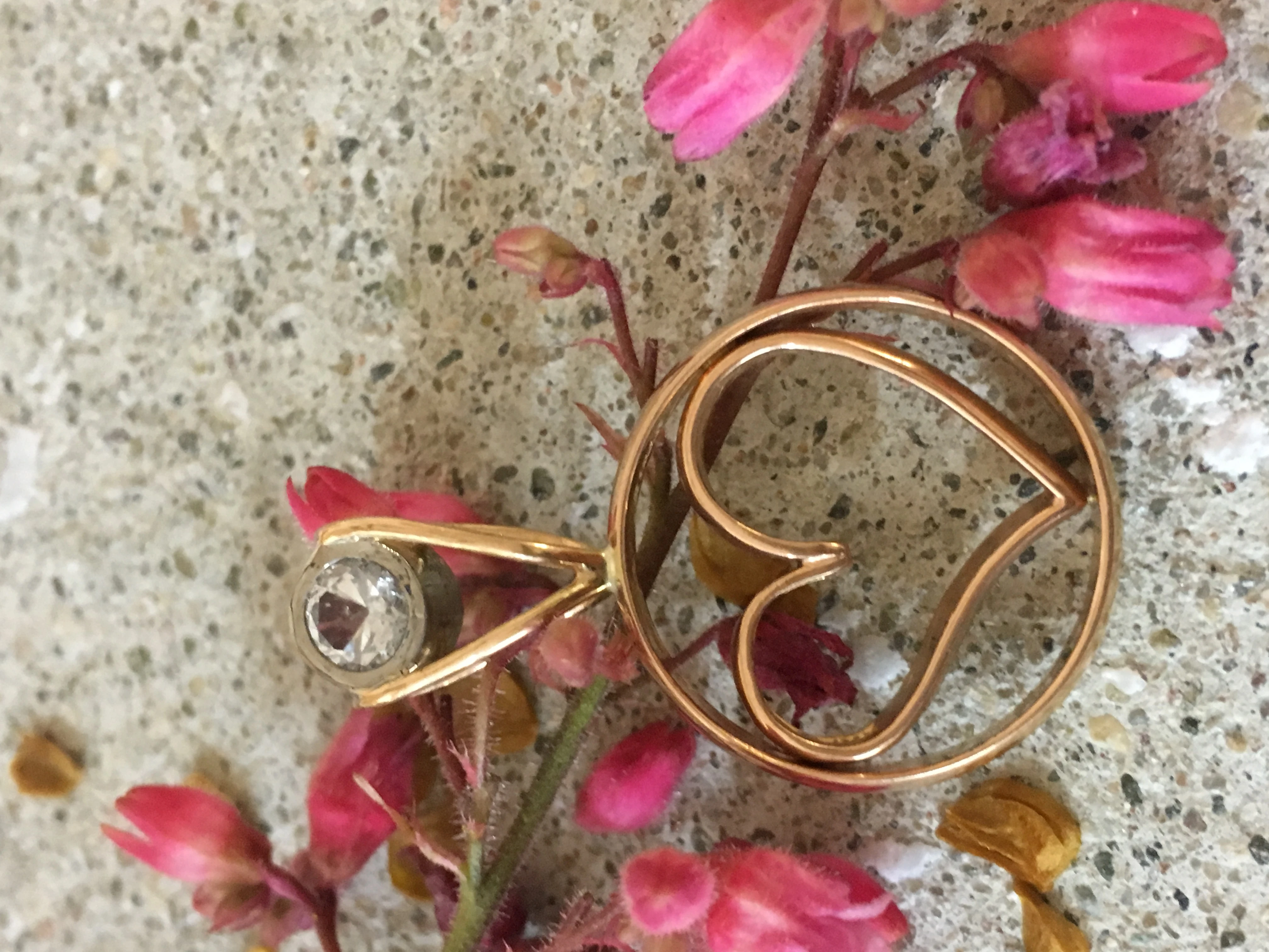 Omarbetat smycke i guld