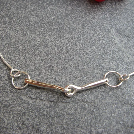 Collier med pärlor