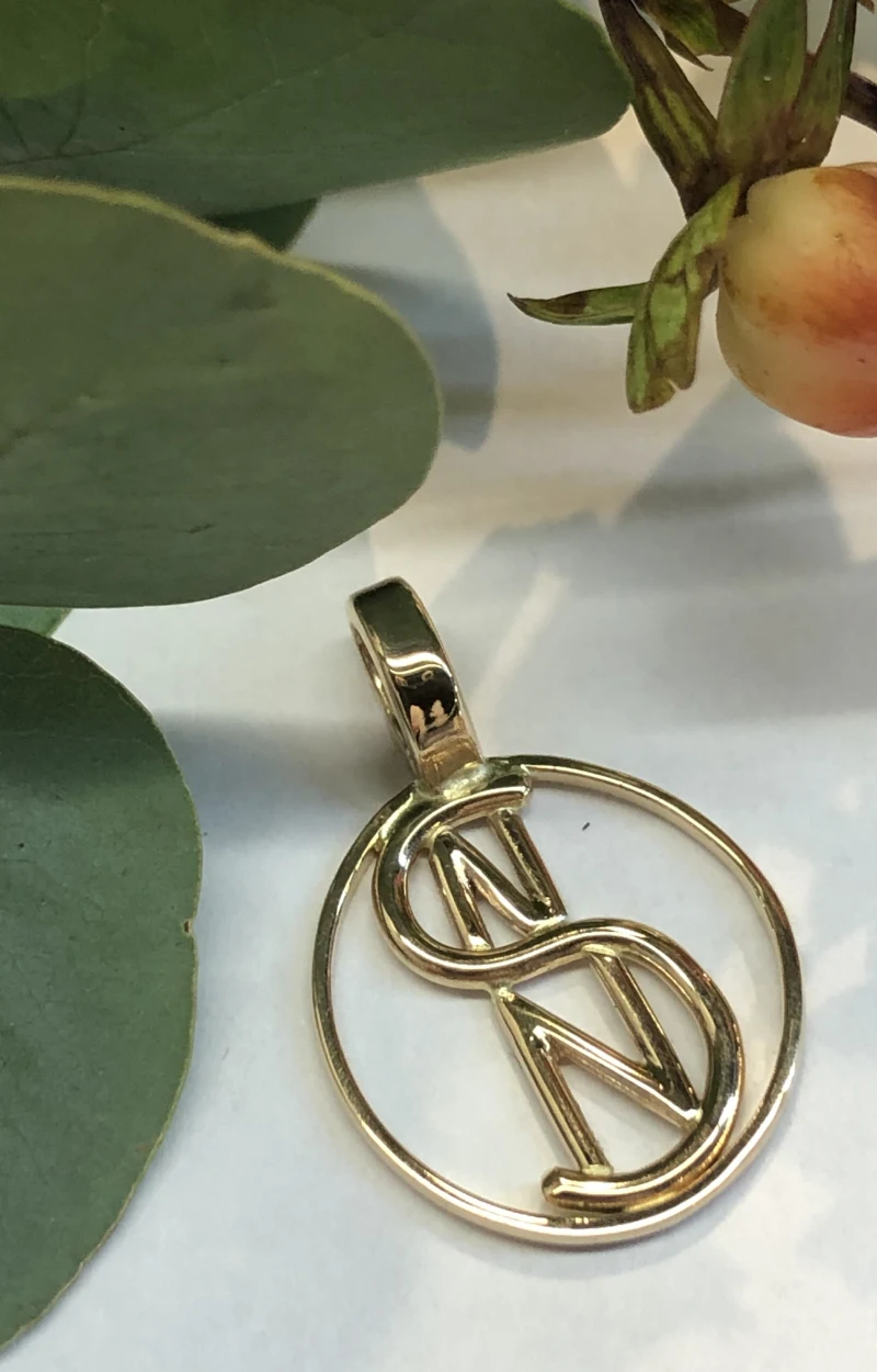 Handgjort smycke i guld – Guldform